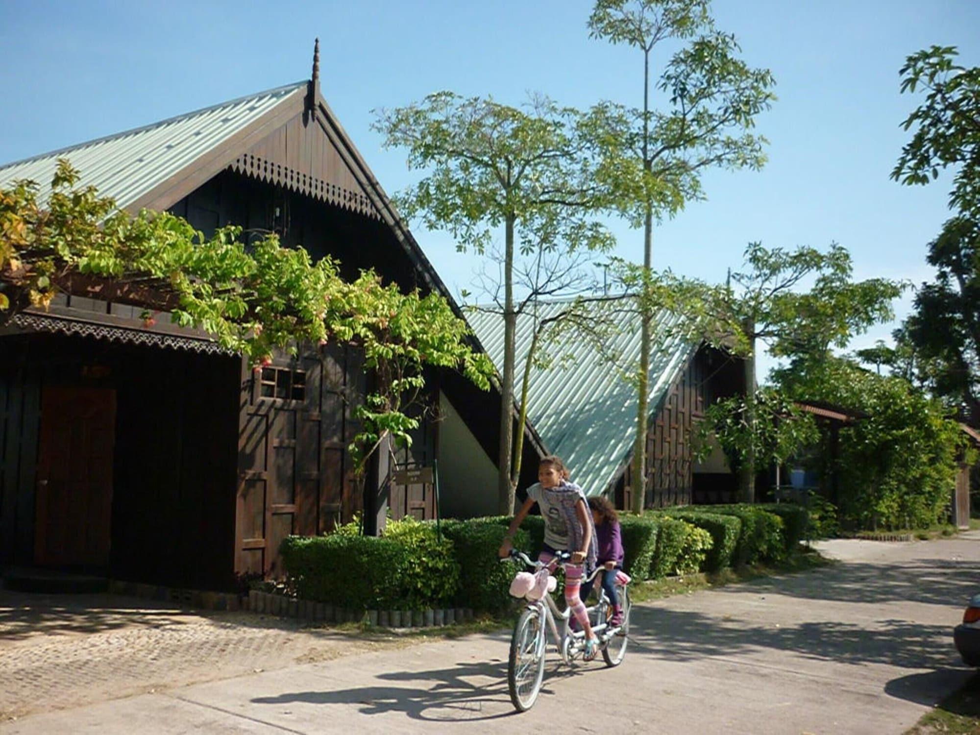 Tanita Lagoon Resort Udon Thani Buitenkant foto